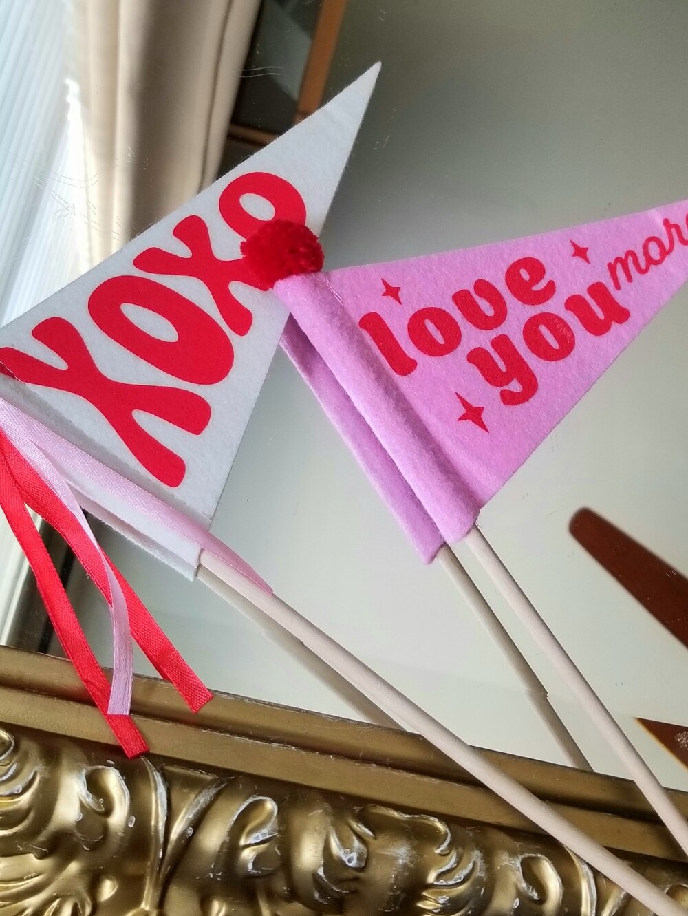 ❗Retro Style "Love" Valentine's Day Felt Mini Flags❗